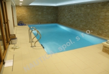 Skimmerový interiérový bazén 8x4 m s whirlpoolem a saunou