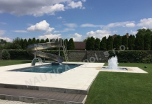 Skimmerový venkovní bazén 9x4 m s vodní clonou, skluzavkou a brouzdalištěm 2x2 m